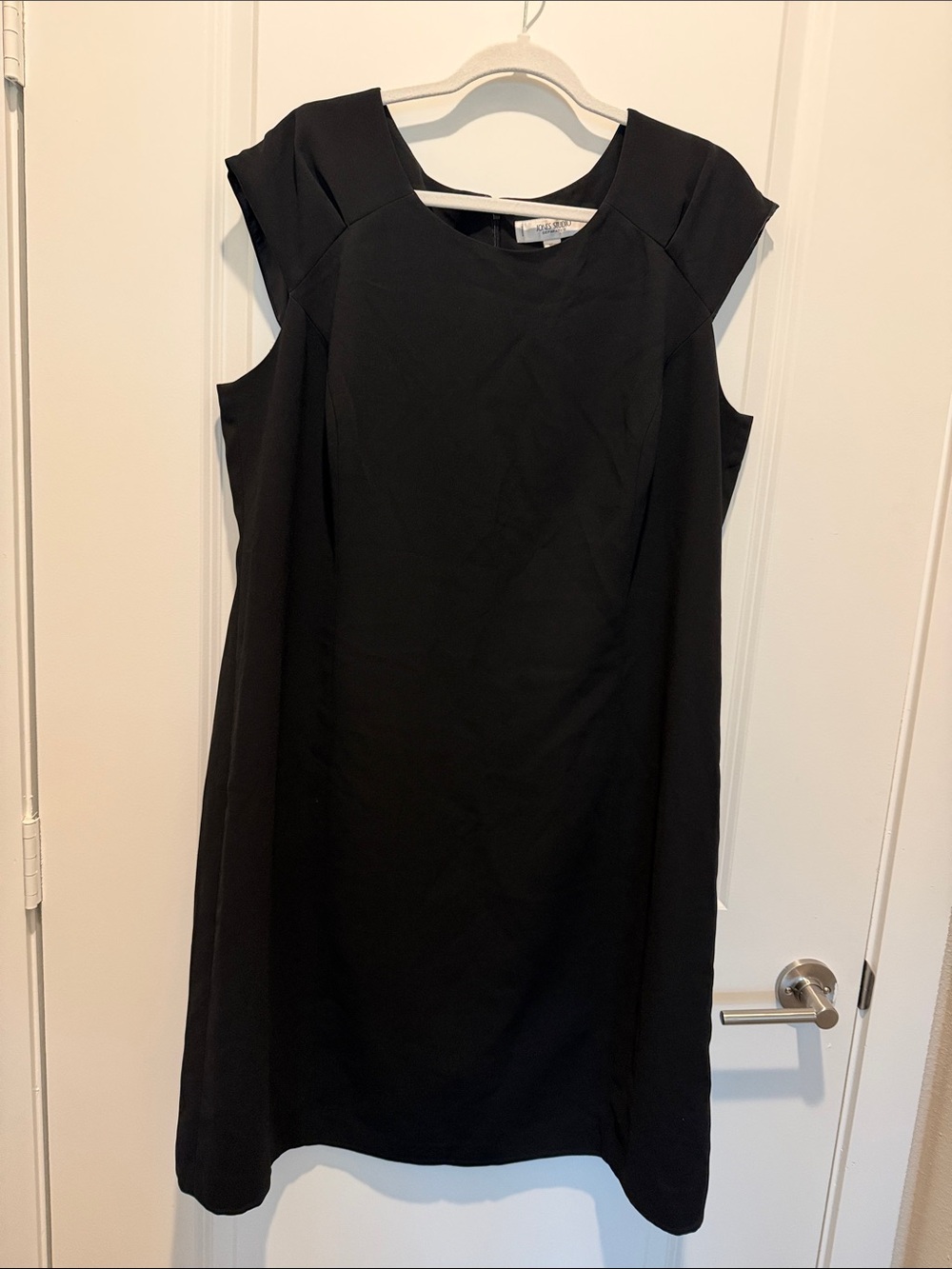 Jones Studio Black Cap-Sleeve Shift Dress